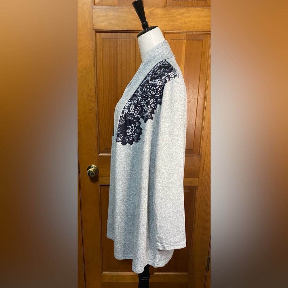NWT Plus Size Lace Print Cardigan - Picture 4 of 6